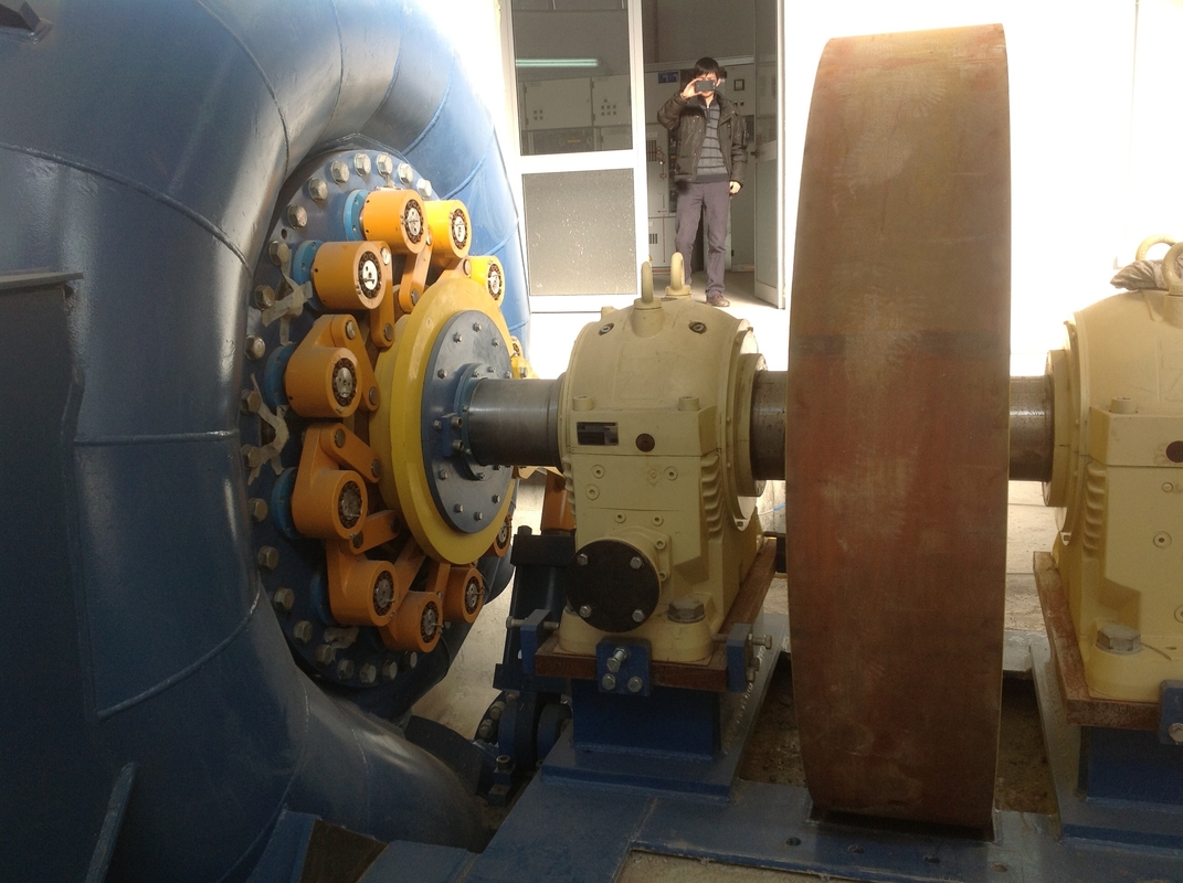 Francis-Wasserturbine mit einer Frequenz von 50 Hz und einem Nennstrom von 0,3-100 m3/s